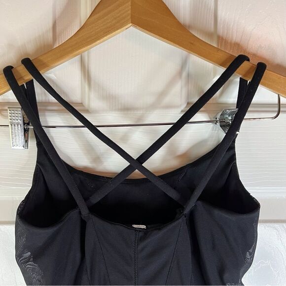 Lululemon Athletic Black Tank with Mesh Panels Size Small Activewear Outdoor - Picture 6 of 8